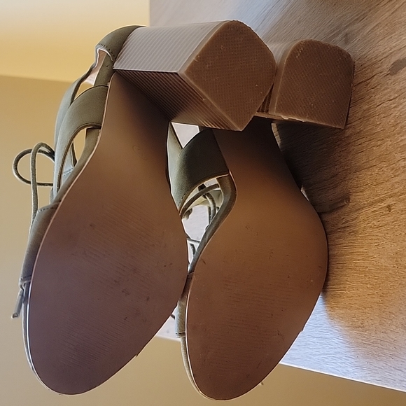 Loft Dress Heels - Picture 5 of 6